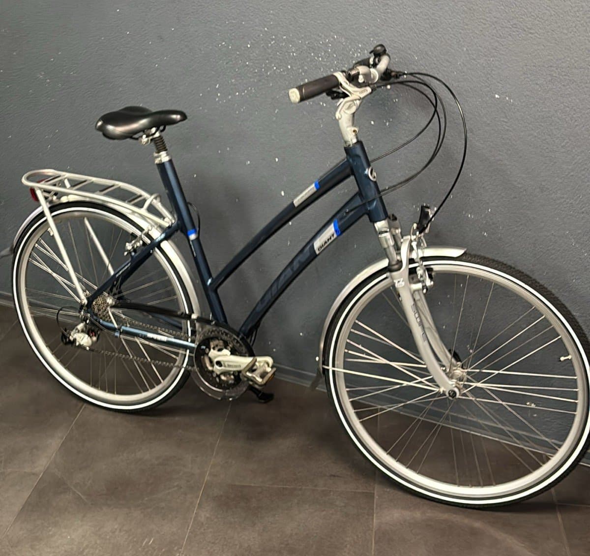 Giant Cosmo RS 2 hybride fiets 61 cm tweedehands (foto 2)