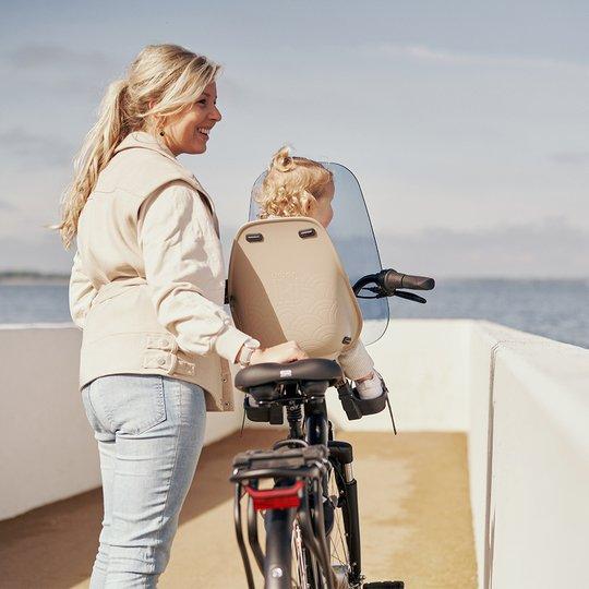 Urban Iki voorkinderzitje in beige met zwarte accenten