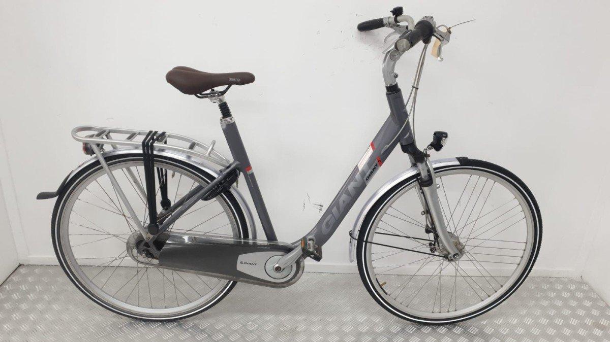 Giant Cosmo CS 2 stadsfiets 56cm grijs, vooraanzicht