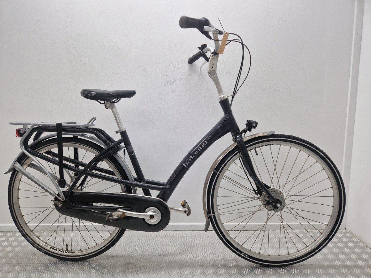 Batavus Rumba stadsfiets in zwart, 48 cm framemaat, zijaanzicht