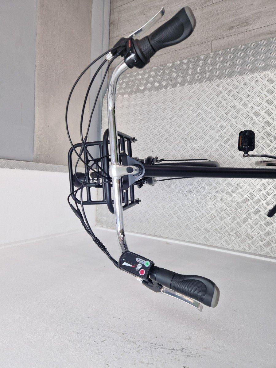 Tweedehands Raaks Moxy elektrische transportfiets voorwielmotor 460wh 50 cm foto 4