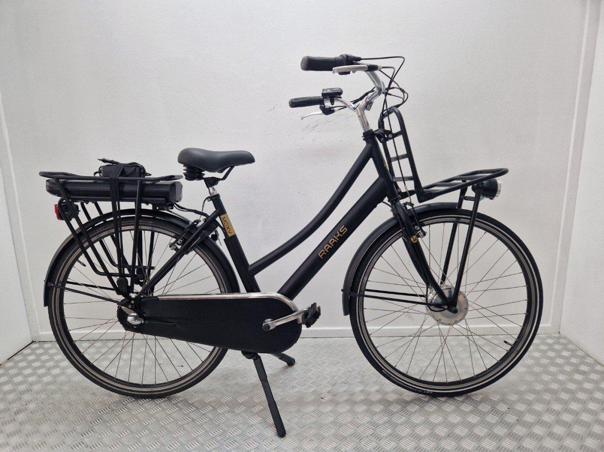 Raaks Moxy elektrische transportfiets 50 cm in zwart, vooraanzicht