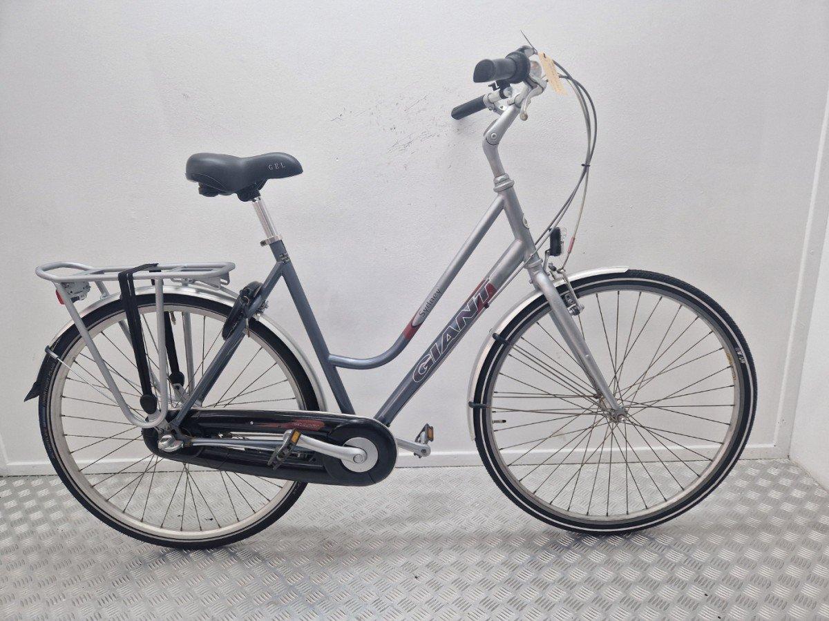 Giant Sydney stadsfiets 57 cm grijs, lage instap, front view