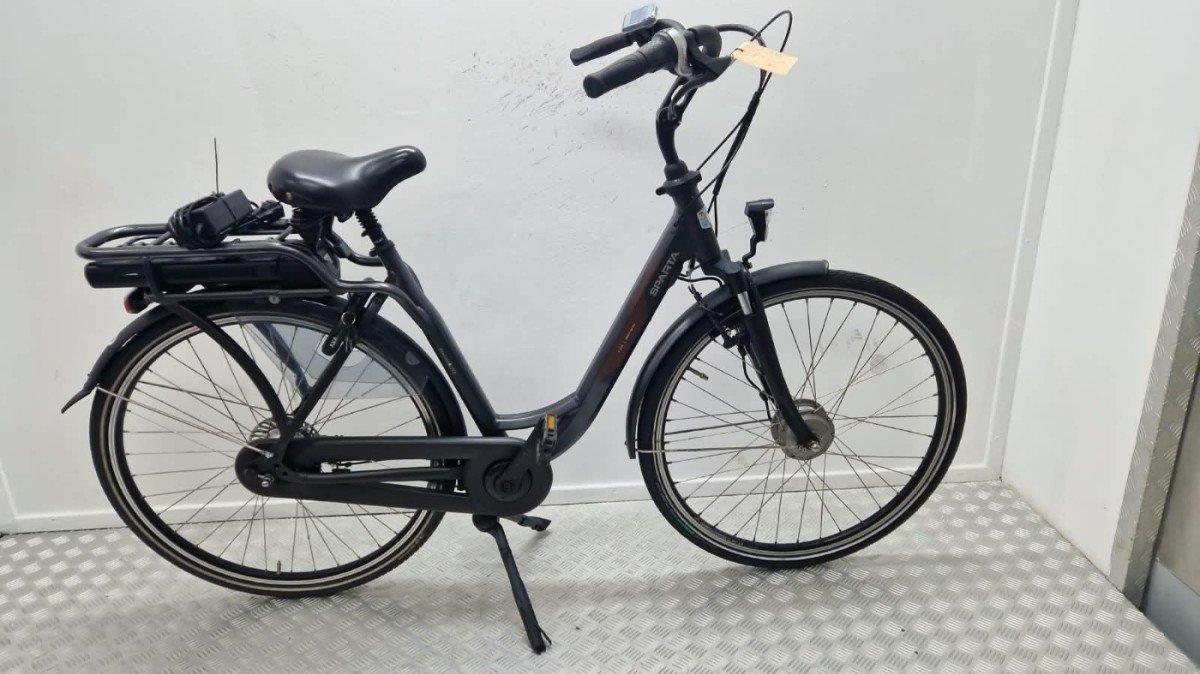 Sparta Amazone elektrische stadsfiets 53 cm grijs, vooraanzicht
