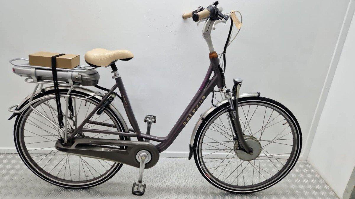 Batavus Monaco paarse elektrische stadsfiets 28 inch