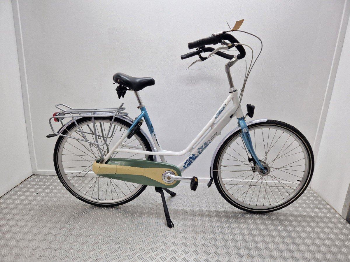 Union Flora wit stadsfiets, lage instap, 28 inch wielen, vooraanzicht