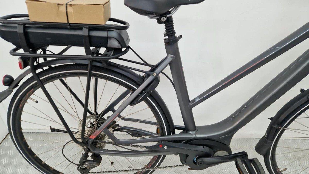 Tweedehands Cube Touring e-Bike bosch middenmotor 460wh 54 cm foto 3