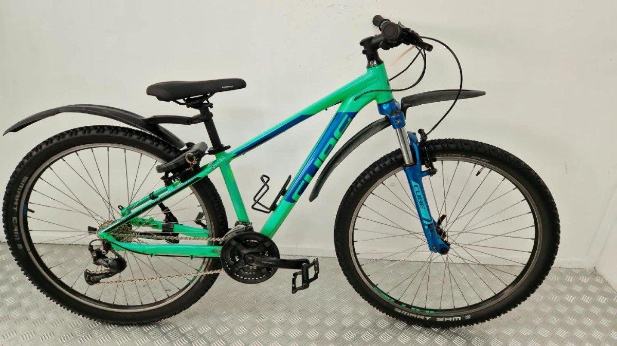 Cube Aim mountainbike in het groen, 27,5 inch wielen, zijkant