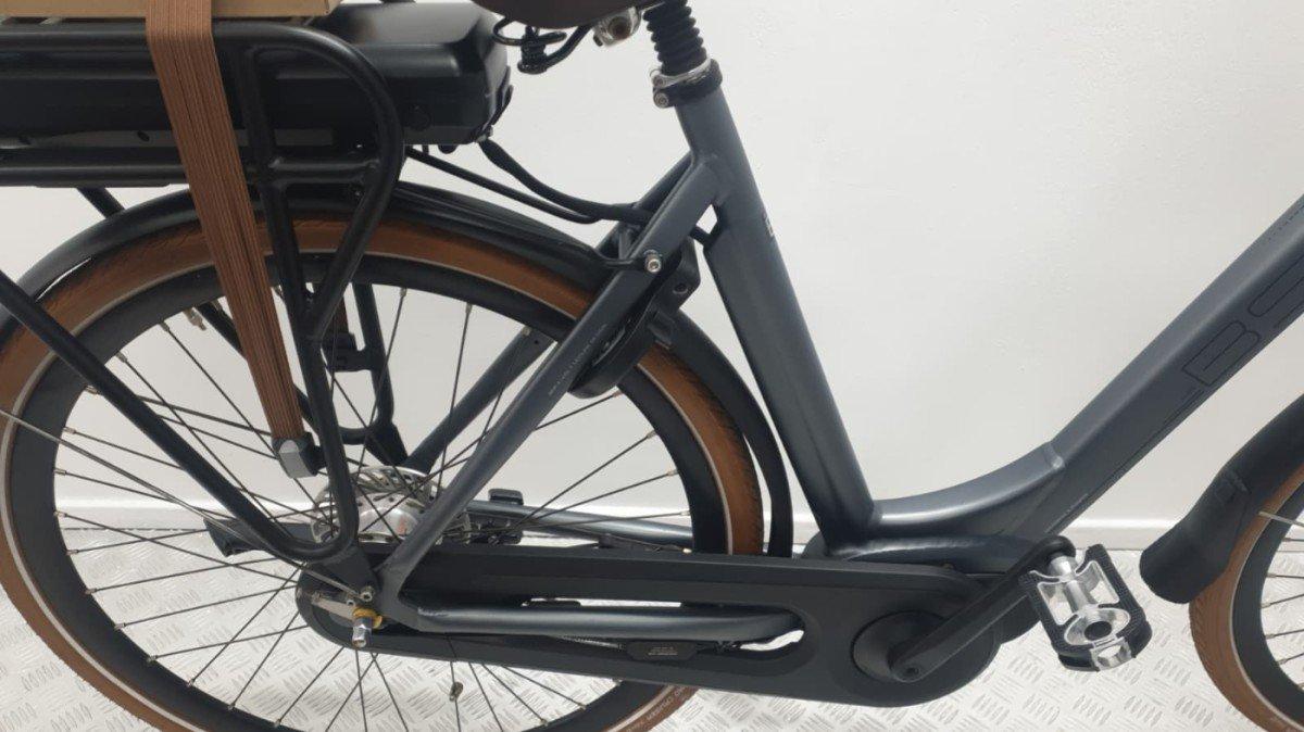 Tweedehands BSP Boozz E stadsfiets Bafang middenmotor 56 cm foto 3